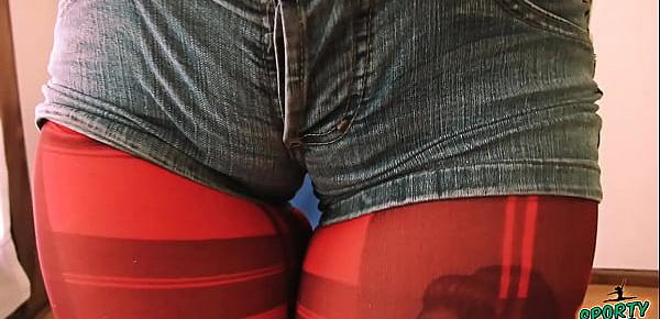  Teen Has Huge Cameltoe in Tight Jeans! Plus, Big-Round-Ass!